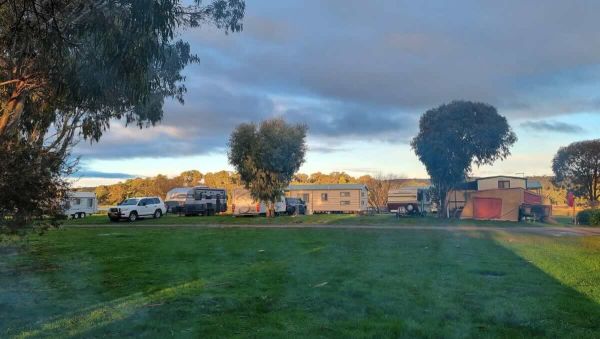 Beaufort Lake Caravan Park - Pyrenees Family Camping & Goldfields Base