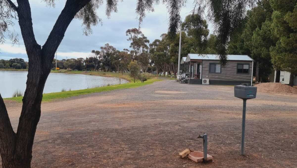Beulah Creek Caravan Park – Yarriambiack Silo Art Trail Camping
