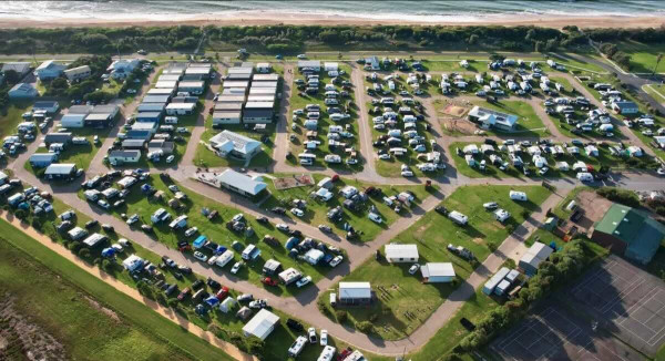 Seaspray Caravan Park – Your Coastal Escape on the Ninety Mile Beach