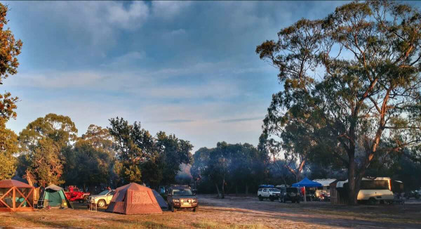 Roseneath Holiday Park – Gippsland’s Lakeside Bush Retreat