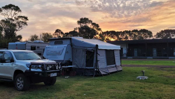 Mortlake Caravan Park – Gateway to the Volcanic Lakes & Plains