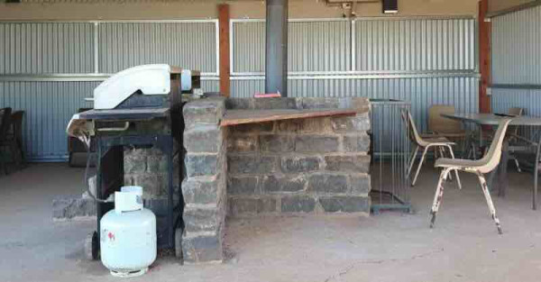 Kangaroo Lake C&C Cabin & Caravan Park Motel – Your Lakeside Escape in the Heart of Victoria