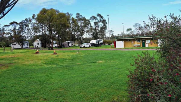 Jeparit Riverview Holiday Park – Wimmera River Camping & Silo Art Trail Base