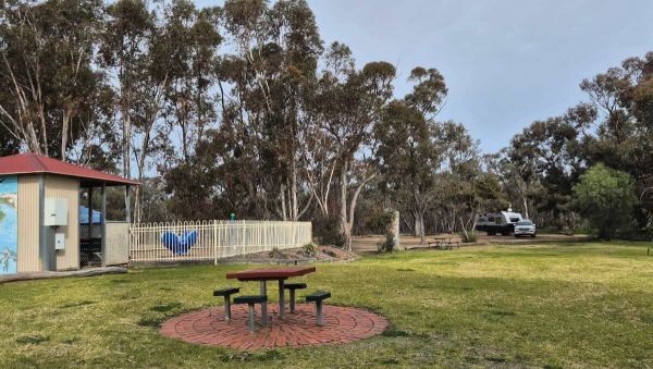 Apex Park Donald - Free Camping with Playground on the Richardson River
