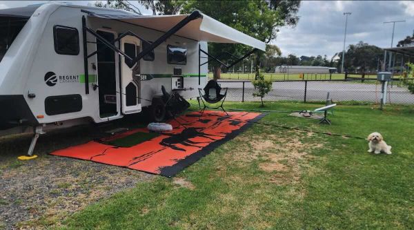 Akoonah Park Caravan Park - Camping at the Home of Berwick's Famous Sunday Market