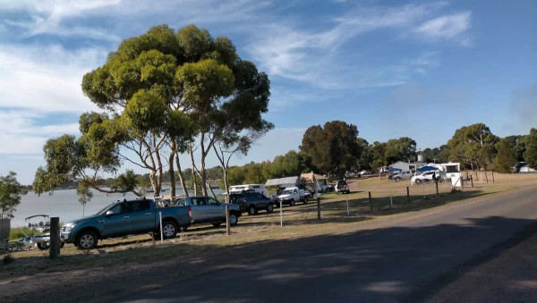 Deep Lake Camping, Free Lakeside Camp on Volcanic Plains Near Derrinallum