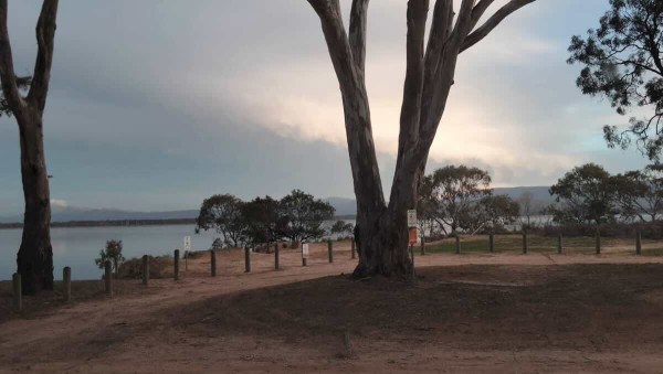 Flat Rock 2 Camping Ground, Free Lakeside Bush Camp at Lake Lonsdale