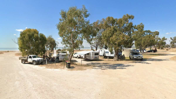 Four Mile Beach Camping, Free Lakeside Camping at Lake Hindmarsh