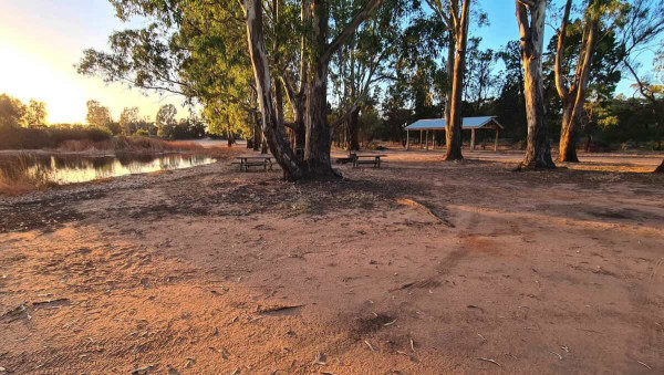Walpeup Lake Camping, Free Mallee Lakeside Camp Near Ouyen & Silo Art Trail