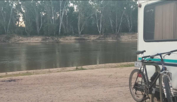 Whites Beach Number 1 – A Quiet Bend on the Mighty Murray River