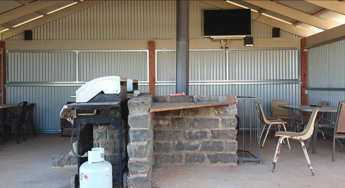 Kangaroo Lake C&C Cabin & Caravan Park Motel