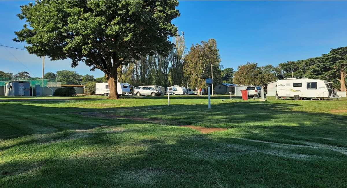 Lake Learmonth Caravan Park