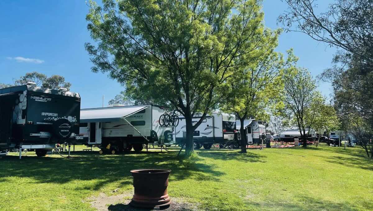 Lake Charlegrark Caravan Park